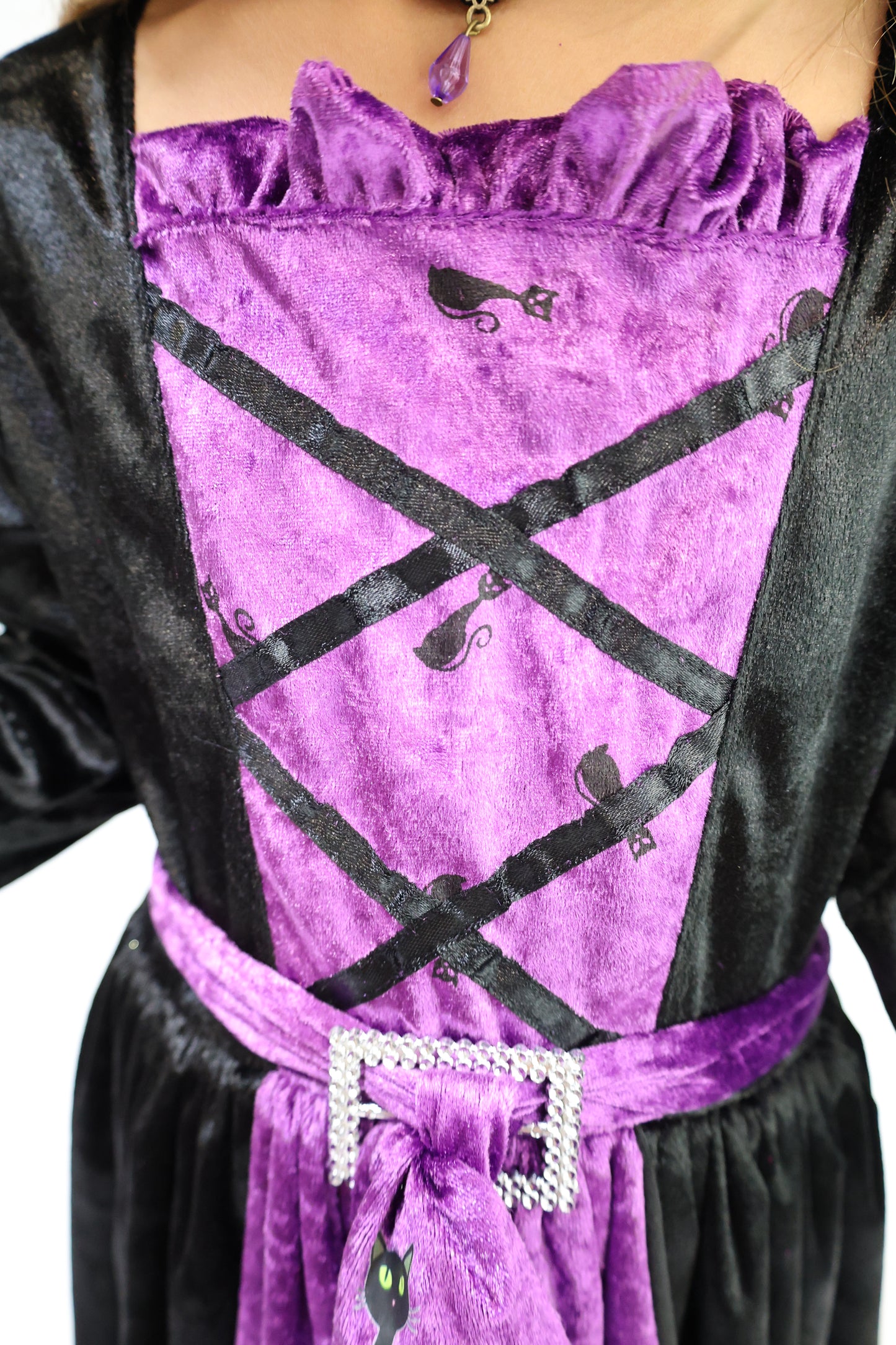 Déguisement Halloween fille – Sorcière Vampire Violet & Noir avec Sac et Ceinture Chat Noir (3 à 8 ans)