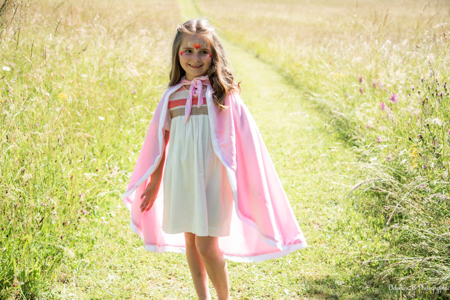 Cape de princesse rose pour fille – Costume féerique avec capuche et ruban satiné – Déguisement enfant Lilihope