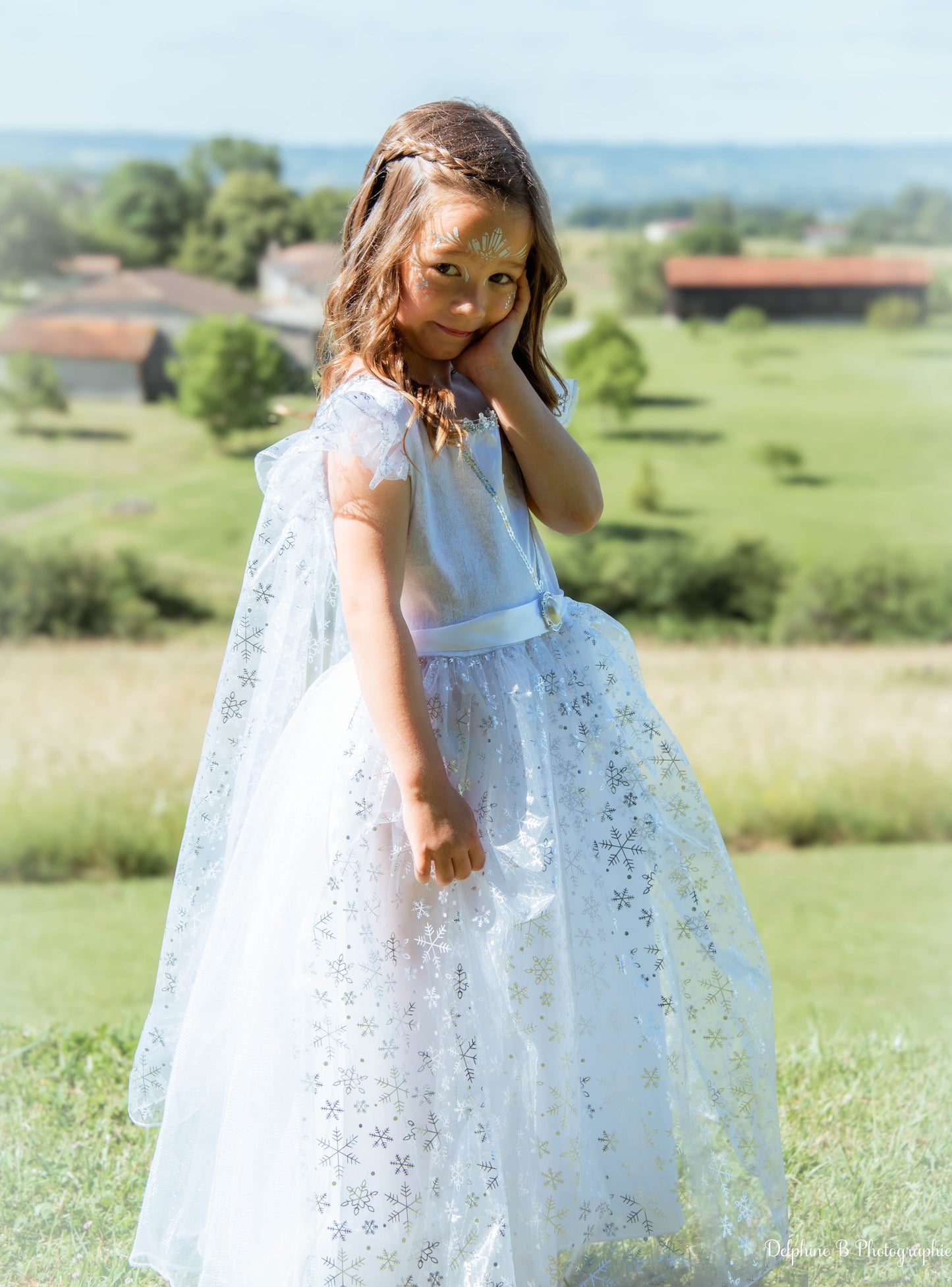 Robe de princesse blanche avec cape féerique détachable