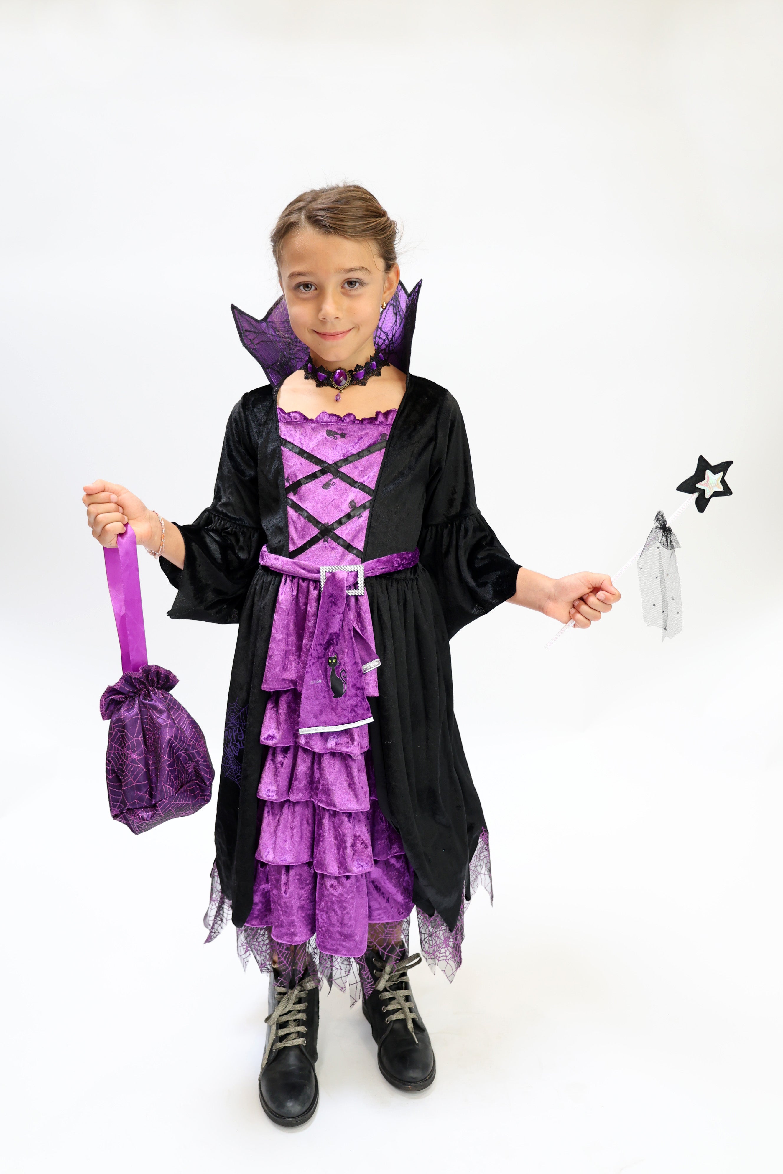 Déguisement Halloween fille – Sorcière Vampire Violet & Noir avec Sac et Ceinture Chat Noir (3 à 8 ans)