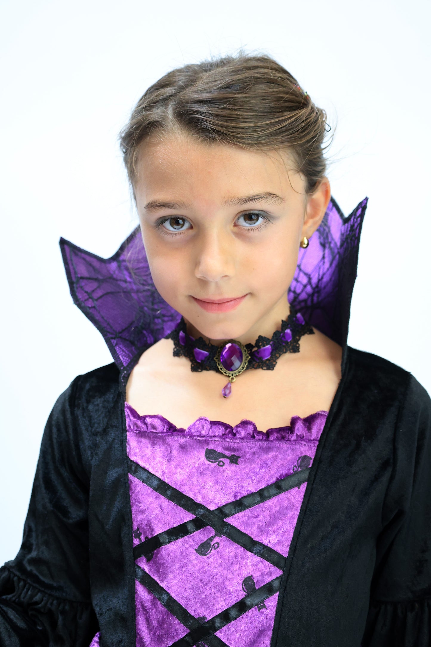 Déguisement Halloween fille – Sorcière Vampire Violet & Noir avec Sac et Ceinture Chat Noir (3 à 8 ans)